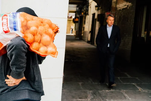 Street man oranges bag carrying alley market – Street