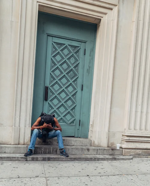New york man sitting steps door street – New York