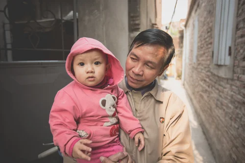 Vietnam father child pink jacket portrait family – Vietnam