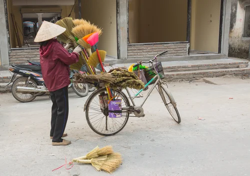 Vietnam woman conical hat bicycle feather dusters – Vietnam
