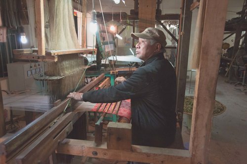Vietnam weaver woman loom craft workshop – Vietnam