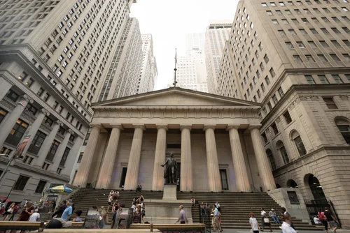 New york stock exchange wall street columns – New York