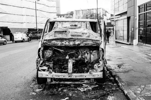 Burnt car wreck black and white street – Street