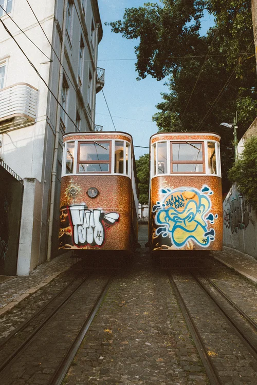 Portugal lisbon funicular tram graffiti gloria elevador – Portugal