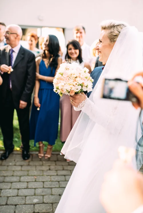 Wedding bride bouquet guests phone smiling ceremony – Wedding Photography