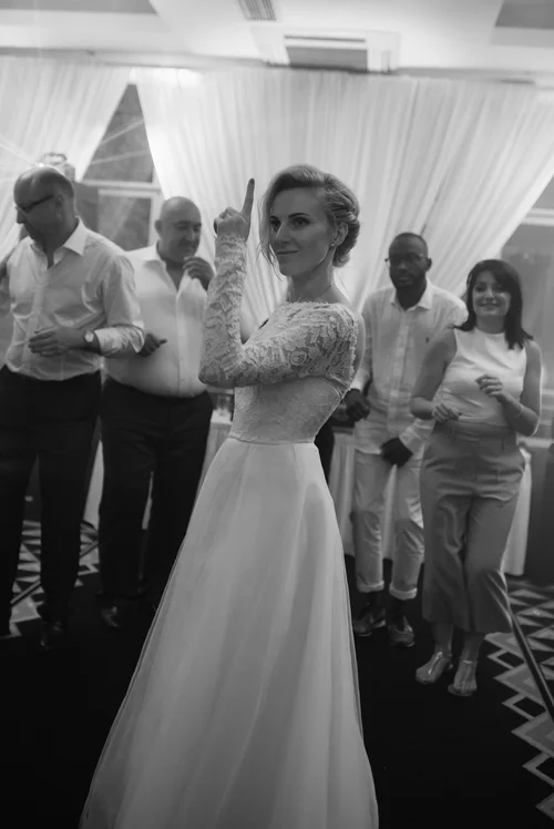 Wedding bride dancing reception black and white – Wedding Photography