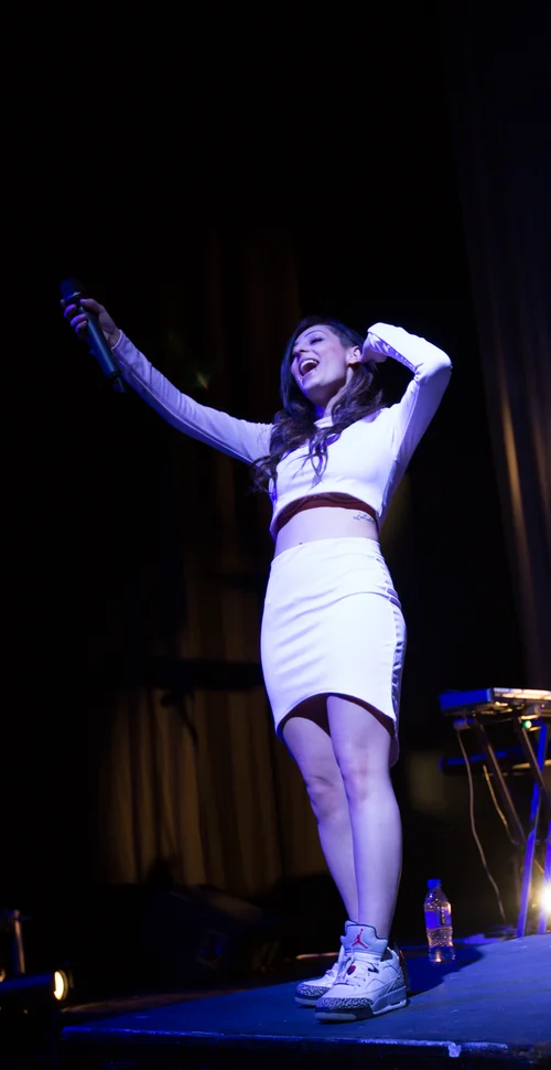 Singer woman stage performance white dress concert – Cynical headliner show