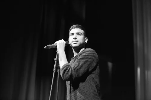 Singer man microphone black and white stage – Cynical headliner show