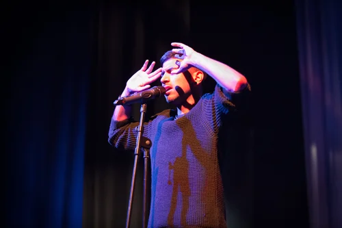 Singer man stage blue purple light concert – Cynical headliner show