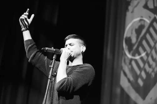 Singer man stage black and white cynical – Cynical headliner show