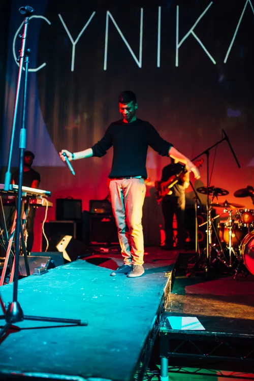 Singer man stage cynical band concert live – Cynical headliner show