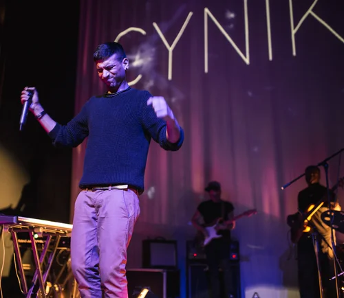 Singer man stage cynical band concert live – Cynical headliner show