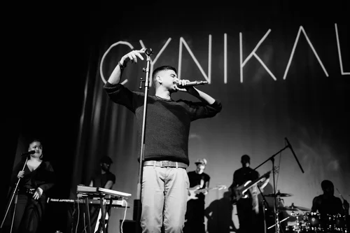 Singer man stage cynical band black and – Cynical headliner show