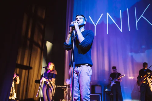 Singer man stage cynical band blue purple – Cynical headliner show