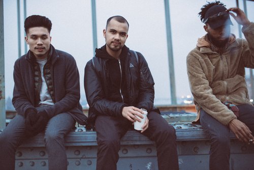 Three men friends sitting bench street hoodies – Street