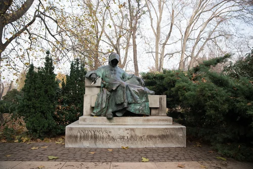 Budapest statue anonymous monument park autumn city – Budapest