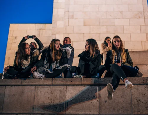 Budapest group friends selfie sitting wall young – Budapest