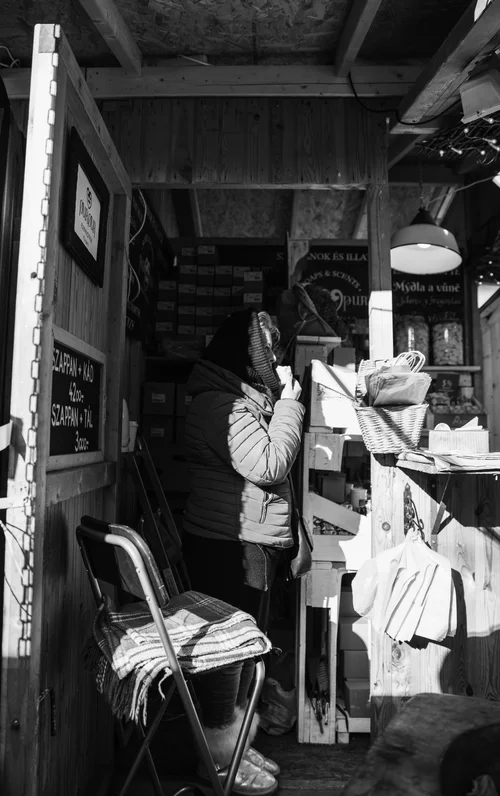 Budapest market vendor black and white shop – Budapest