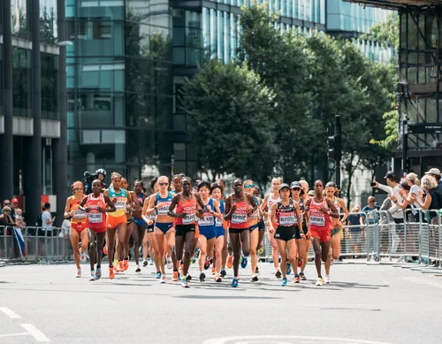 Marathon runners women race city london street – Sports & Event Photography