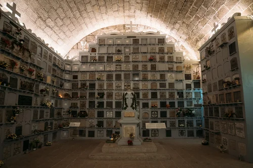 Philippines columbarium cemetery niches arch manila chinese – Philippines