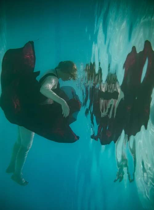 Underwater woman dress swimming pool water fashion – Fashion & Portrait Photography