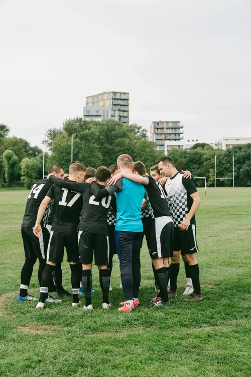 Jack walpole cup final team huddle chequered – Day 2 -  Jack Walpole cup final