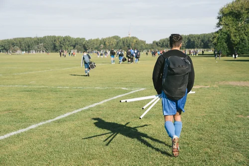 Grass roots football hackney marshes player walking – Day 3 - Referee's insight and warm-up