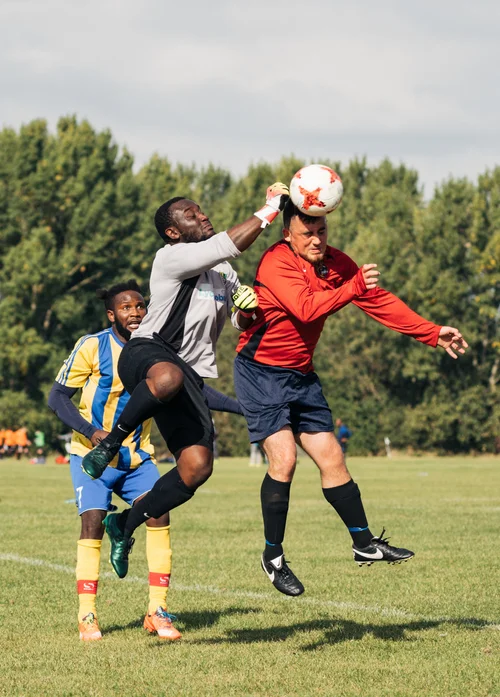 Grass roots football hackney marshes goalkeeper punch – Sports & Event Photography